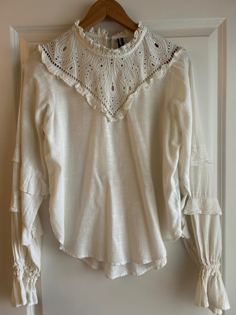 Witte blouse met broderie en ruches - Shoeby maat S, Ophalen of Verzenden, Gedragen, Maat 36 (S), Wit