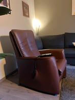 Sta-op-stoel, Huis en Inrichting, Fauteuils, Ophalen, Minder dan 75 cm, Leer, Zo goed als nieuw
