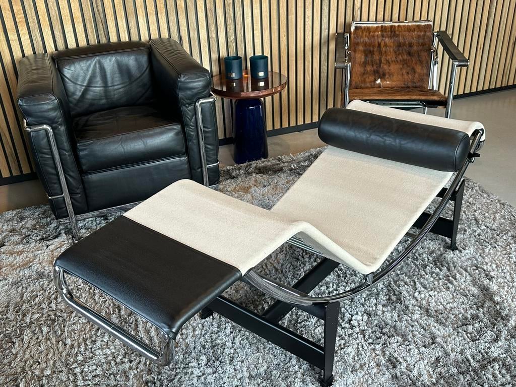 Unieke originele set van Le Corbusier Cassina LC 1, 2 en 4 !, Ophalen, Zo goed als nieuw, 50 tot 75 cm