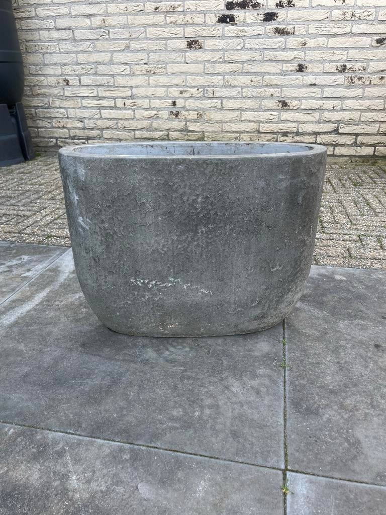 Grote grijze pot van steen - ovaal, Tuin en Terras, Ophalen, Gebruikt, Balkon, 40 cm of meer