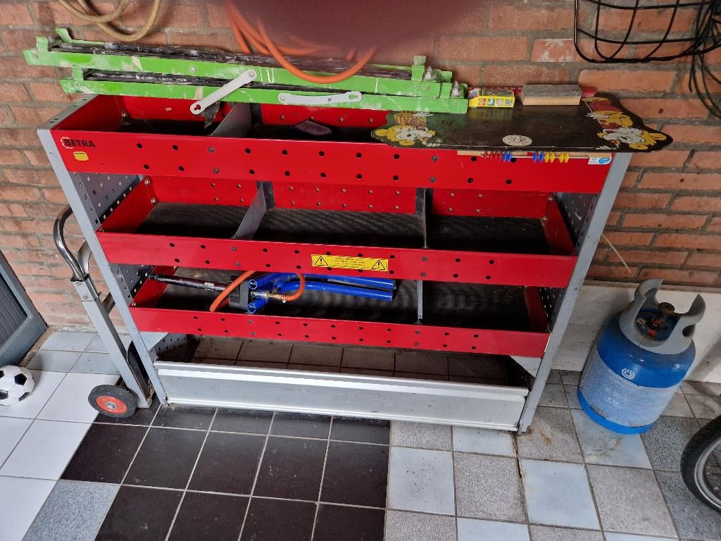 Opbergrek Bedrijfwageninrichting, Ophalen