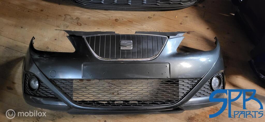 VOORBUMPER SEAT IBIZA 6J 08-11 Voor BUMPER 6J0807217H GRILLE, Gebruikt, Ophalen of Verzenden, Seat, Seat