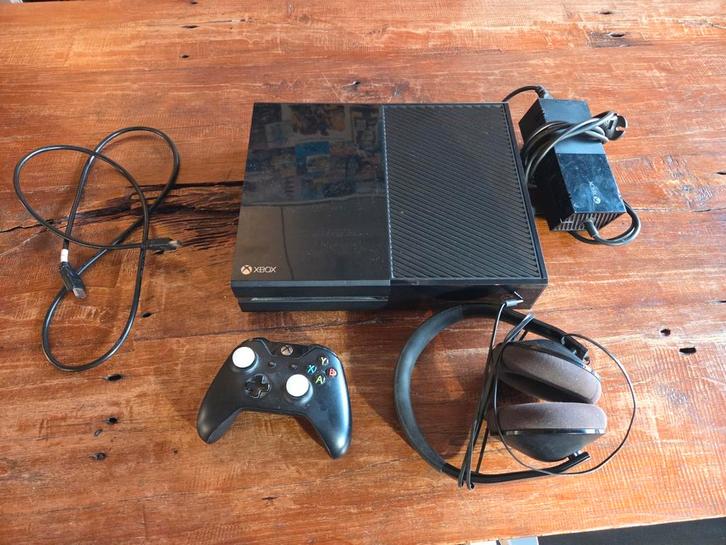 Xbox one inclusief controler, headset en HDMI, Spelcomputers en Games, Games | Xbox One, Gebruikt, Ophalen of Verzenden