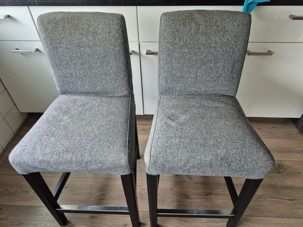 Bergmund barkruk met rugleuning Gunnared middengrijs 2x, 2 krukken, Ophalen, Zo goed als nieuw, 60 tot 90 cm