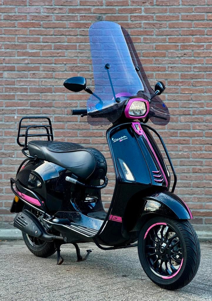 Vespa Sprint 2017 Glanszwart NIEUWE MOTOR, Fietsen en Brommers, Scooters | Vespa, Ophalen, Overige modellen, Zo goed als nieuw