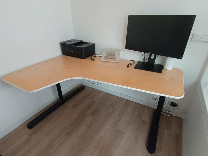 Hoek bureau Bekant Ikea, Huis en Inrichting, Bureaus, Zo goed als nieuw, Bureau, In hoogte verstelbaar, Ophalen