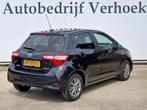 Toyota Yaris 1.5 Hybrid Dynamic Navigatie - Clima - Camera, Gebruikt, Euro 6, 4 cilinders, Met garantie (alle)