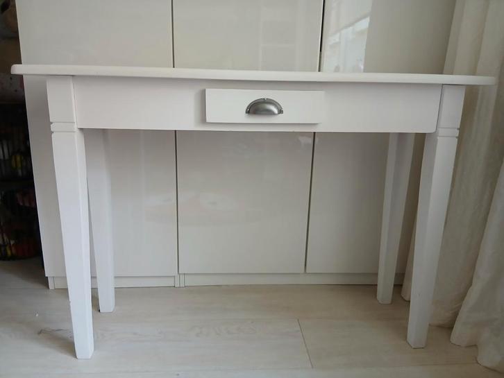 Mooie witte sidetable van massief hout., Huis en Inrichting, Tafels | Sidetables, Gebruikt, 25 tot 50 cm, 100 tot 150 cm, Rechthoekig