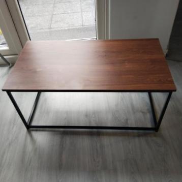 Zeer mooie bruine salontafel of voor in het kantoor  beschikbaar voor biedingen