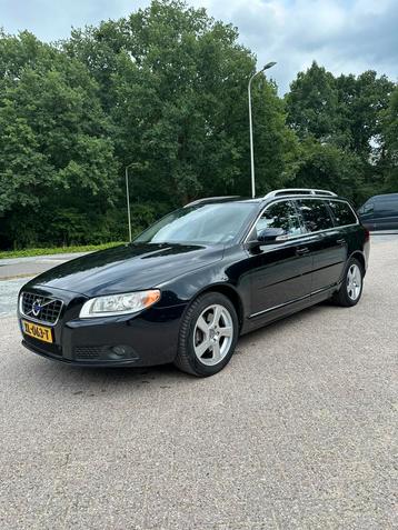 Volvo V70 2.0 T5 2011 zwart / panoramadak / keyless beschikbaar voor biedingen