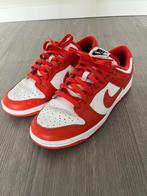 Oranje/rode nike dunk low in maat 43, Kleding | Heren, Schoenen, Overige kleuren, Nike, Nieuw, Ophalen of Verzenden