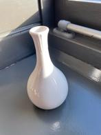 Royal Tuscan Wedgwood Vaasje - Wit Steengoed, Ophalen of Verzenden