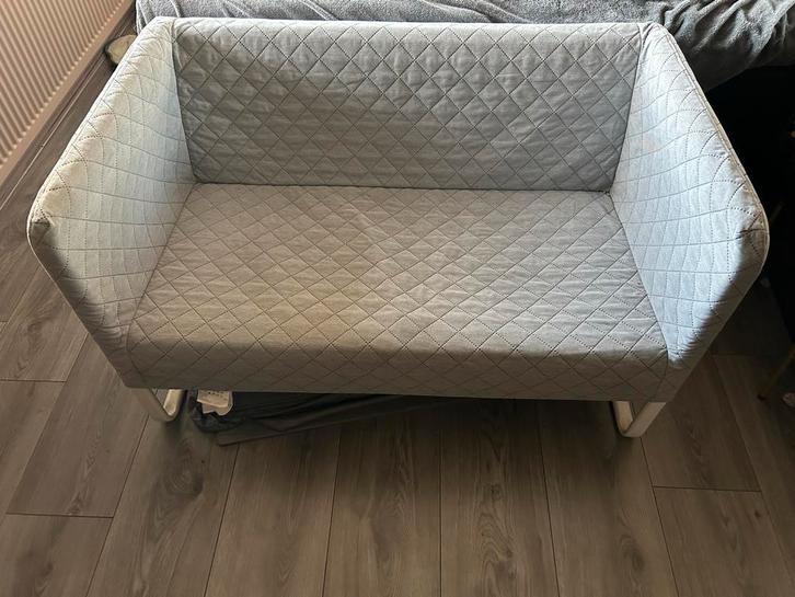 Grijze IKEA Knopparp kinderbank - Zo goed als nieuw!, Huis en Inrichting, Banken | Sofa's en Chaises Longues, Zo goed als nieuw