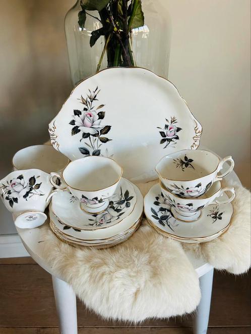Royal Albert Queens messenger thee servies incl taart izgst, Antiek en Kunst, Antiek | Servies compleet, Ophalen