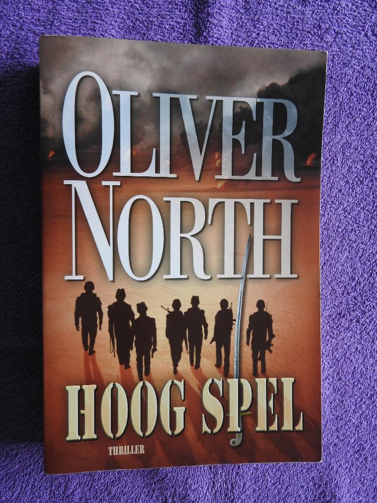 Oliver North - Hoog spel, Boeken, Ophalen of Verzenden, Zo goed als nieuw