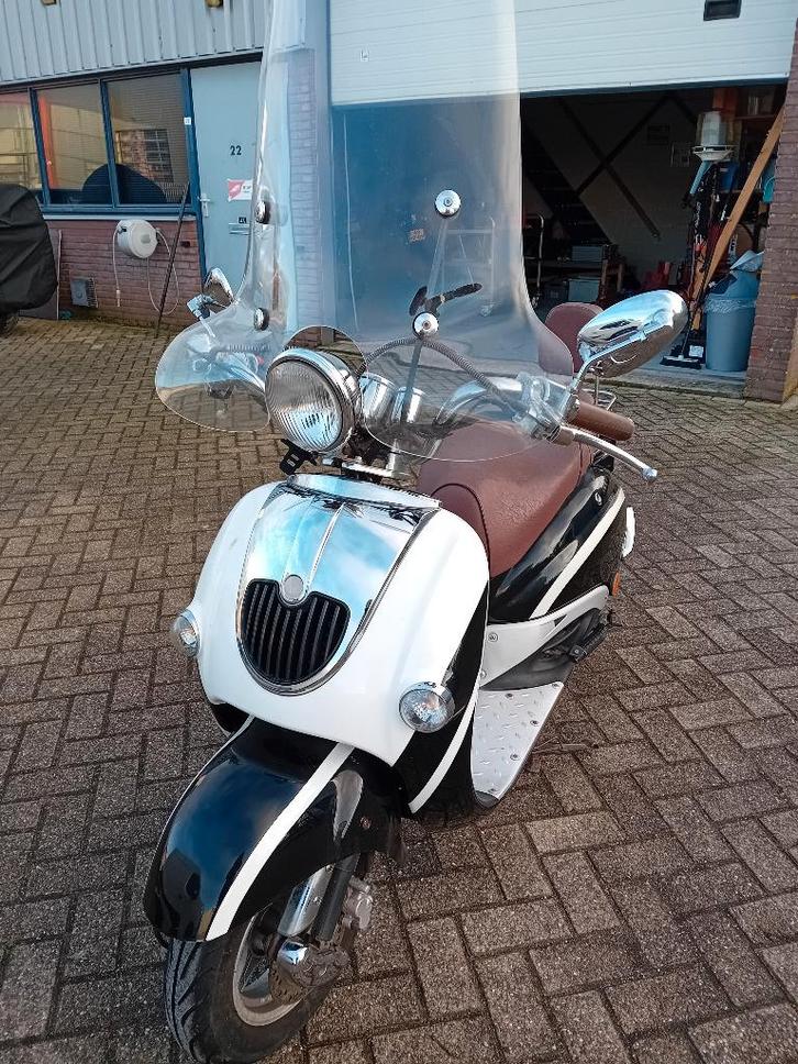 Senzo Classic scooter met defect, Fietsen en Brommers, Scooters | Overige merken, Gebruikt, Maximaal 25 km/u, Benzine, Ophalen
