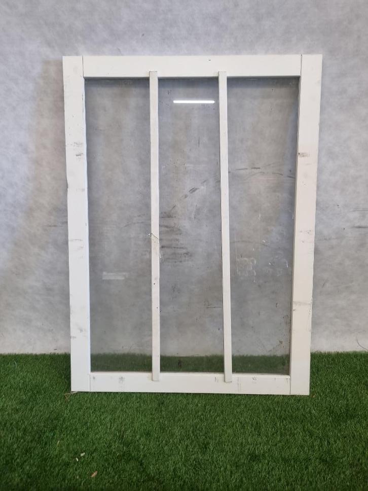 Wit houten raam 130 x 95 cm, met losse verticale tussenstukk, Doe-het-zelf en Verbouw, Glas en Ramen, Gebruikt, 120 tot 160 cm