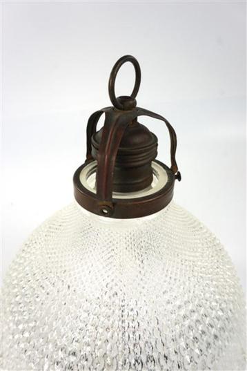 Vintage glazen lampenkap Holophane + lamphouder beschikbaar voor biedingen