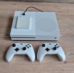 Xbox One S 1TB + 2 Controllers + Externe HD+oplaadstation, Gebruikt, Met 2 controllers, Xbox One S, Ophalen of Verzenden