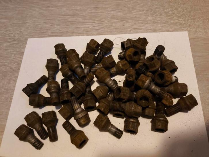 64 orginele Wielbouten Citroen C1 Peugeot 107/Aygo 2005-2014, Auto-onderdelen, Klein materiaal, Peugeot, Toyota, Ophalen of Verzenden
