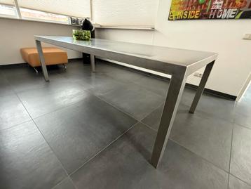 Karma Design eettafel | seemless RVS | Dutch Design beschikbaar voor biedingen