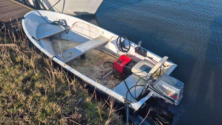 Opknapper 4m polyester boot met yamaha 8pk 2t high thrust, Watersport en Boten, Bootonderdelen, Gebruikt, Motor en Techniek, Motorboot