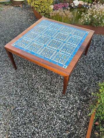 Haslev tafel met Royal Copenhagen tegels beschikbaar voor biedingen