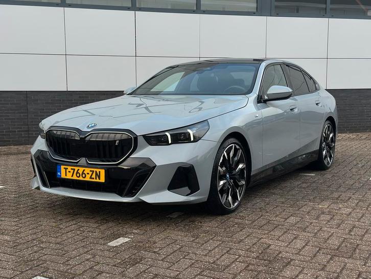 BMW i5 I5 Edrive40 340pk Aut DEMO/Showmodel auto bom voll, Auto's, BMW, Bedrijf, i5, 360° camera, ABS, Achteruitrijcamera, Adaptieve lichten