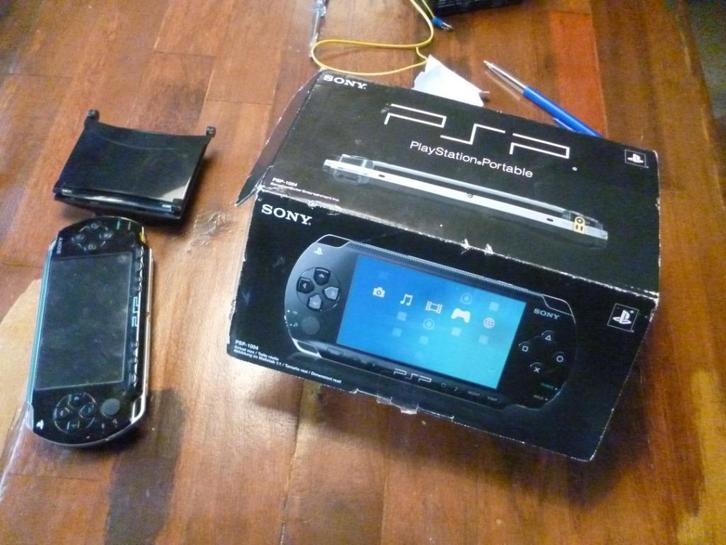 Psp portable playstation, goede werkende staat, 14 spellen, Spelcomputers en Games, Games | Sony PlayStation Portable, Zo goed als nieuw