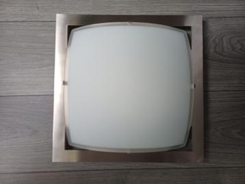 Vierkante plafondlamp beschikbaar voor biedingen
