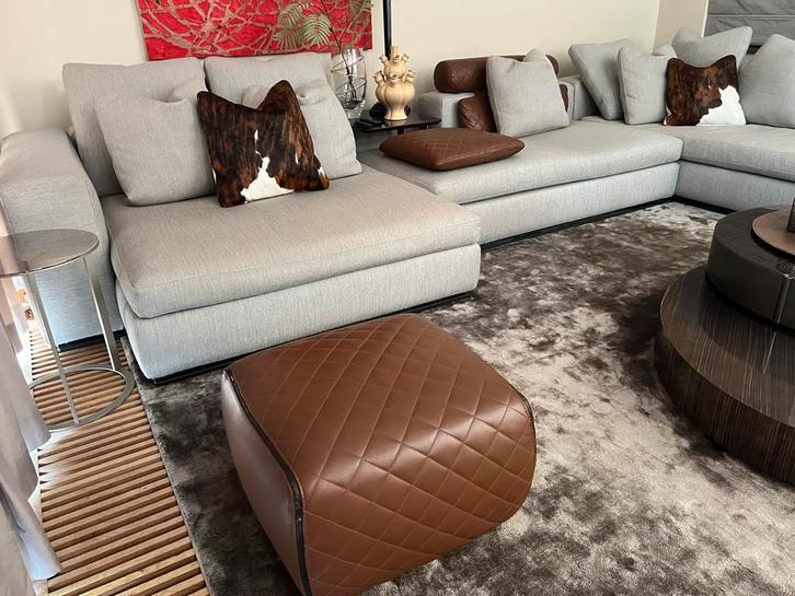 Minotti Leonard bankstel bstaande uit drie delen + hocker, Huis en Inrichting, Banken | Bankstellen, Zo goed als nieuw, Hoekbank
