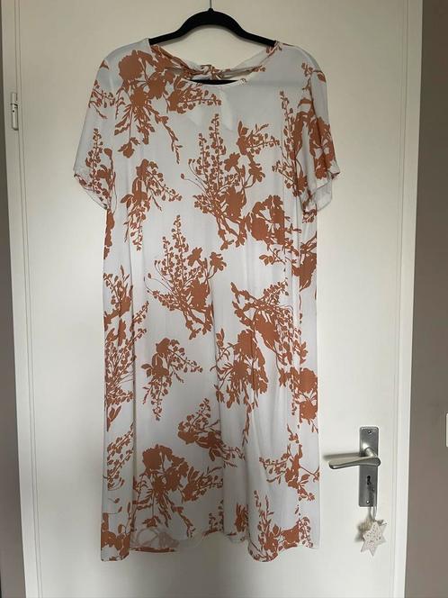 Dames witte jurk dress met cognac bloemen mt M, Kleding | Dames, Jurken, Zo goed als nieuw, Maat 38/40 (M), Wit, Knielengte, Ophalen of Verzenden