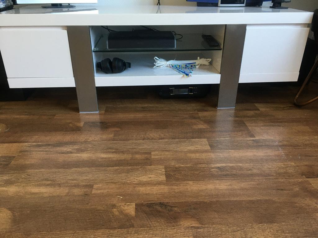 Tv meubel hoogglans wit met rvs, Huis en Inrichting, Kasten | Televisiemeubels, Ophalen, Gebruikt, 100 tot 150 cm, Minder dan 100 cm