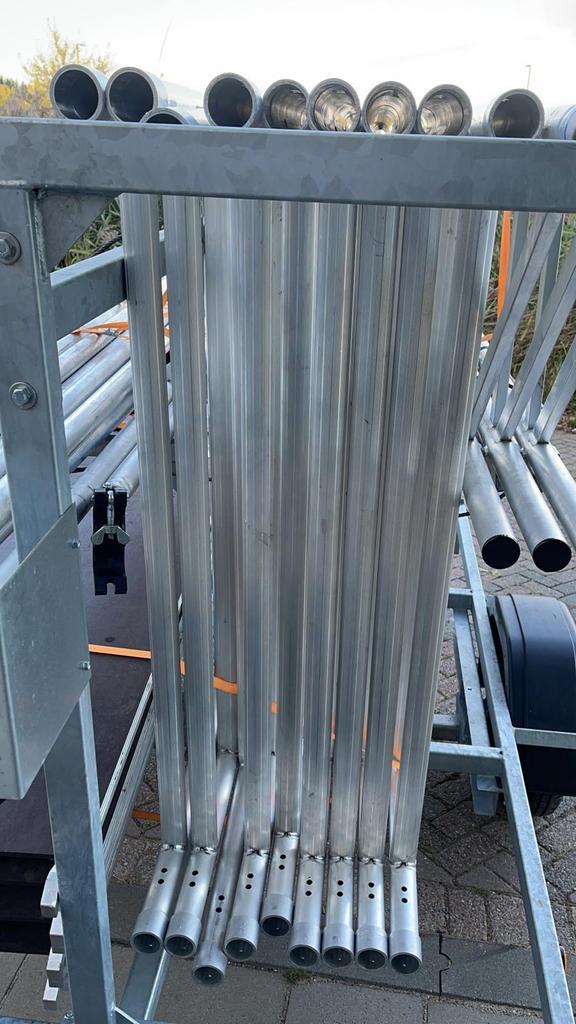 Complete Euroscaffold rolsteiger met aanhangwagen – € 2.950, Doe-het-zelf en Verbouw, Steigers, Zo goed als nieuw, Rolsteiger of Kamersteiger