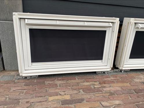 VELUX PK25 94x55cm wit dakraam kantelraam tuimelvenster, Doe-het-zelf en Verbouw, Glas en Ramen, Zo goed als nieuw, Dakraam, Minder dan 80 cm