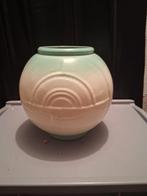 Bolvomige Art deco vaas.  Poterrij Velsen, Ophalen of Verzenden
