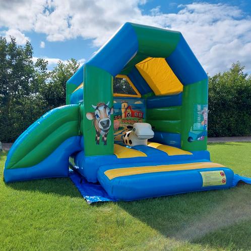 Springkussen te huur, boerderij stijl 🐄 met glijbaan!, Kinderen en Baby's, Speelgoed | Buiten | Springkussens, Zo goed als nieuw