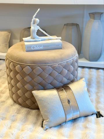 NIEUW luxe velvet poef Colmore beschikbaar voor biedingen