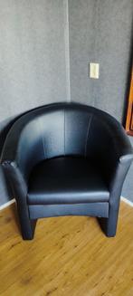 Zwarte leather look kuipstoel, Huis en Inrichting, Ophalen, Gebruikt, Minder dan 75 cm, Leer