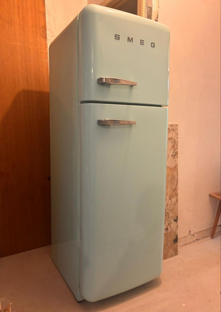 Mintgroene SMEG Koelkast met vriesvak, Witgoed en Apparatuur, Koelkasten en IJskasten, Gebruikt, Met vriesvak, 200 liter of meer