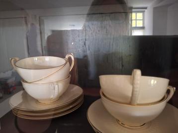 5 Kopjes met Schotel - Gouden Rand beschikbaar voor biedingen