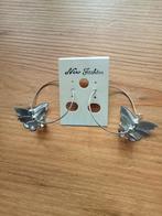 Nieuwe leuke creolen met 3 vlinders en een strass steentjes., Ophalen of Verzenden, Nieuw, Zilver, Overige materialen