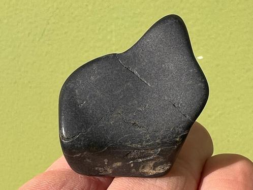 Zwarte Azeztuliet mineralen R, Verzamelen, Mineralen en Fossielen, Mineraal, Ophalen of Verzenden
