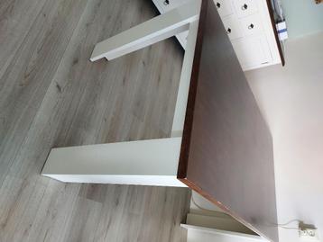 Eettafel beschikbaar voor biedingen