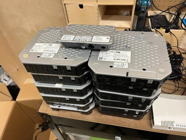 Bulk Sale: 12x MikroTik LtAP LTE6 kits (Cat6, GPS), Computers en Software, Netwerk switches, Gebruikt, Ophalen of Verzenden