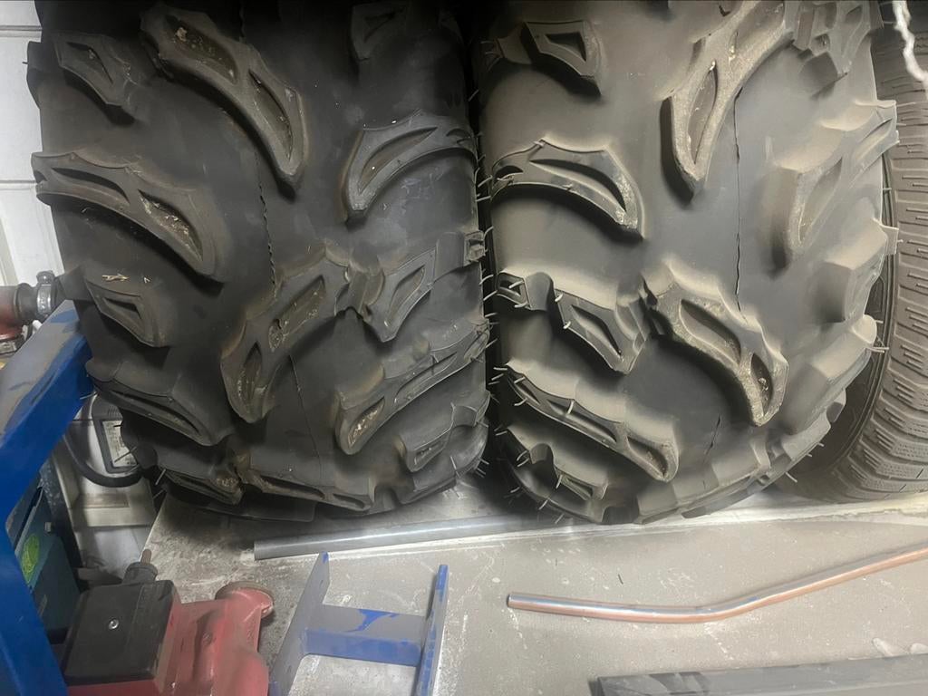 2 banden op velg, Ophalen of Verzenden, Zomerbanden, Band(en)