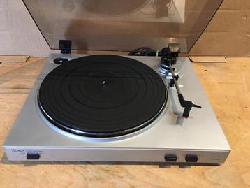 Platenspeler Ion met pre-amp en usb beschikbaar voor biedingen