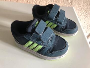 Adidas kinderschoenen maat 22 beschikbaar voor biedingen