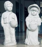 Wit betonnen tuinbeelden jongen en meisje, Antiek en Kunst, Ophalen