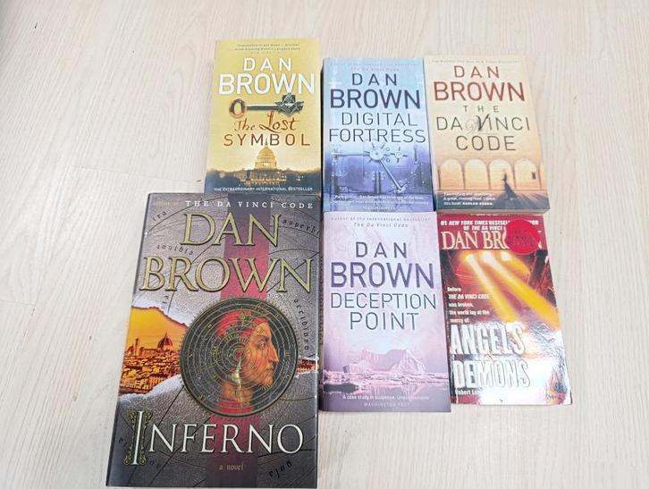 6 Engelse Boeken van Dan Brown, Boeken, Thrillers, Zo goed als nieuw, Wereld overig, Ophalen of Verzenden